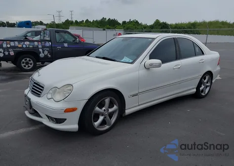 2006 Mercedes-Benz C 230 Sport z USA, uszkodzony, nr VIN WDBRF52H16F740554